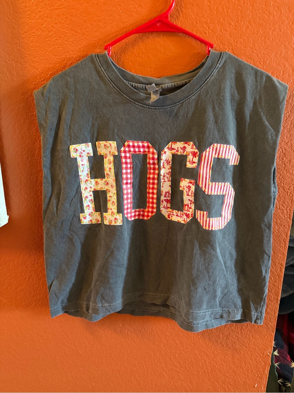 Women’s ' Charcoal 'HOGS' Appliqué Short Sleeve Tee